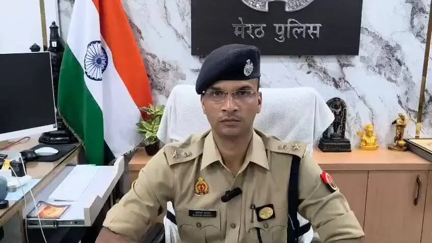 स्वाट टीम देहात व थाना हस्तिनापुर पुलिस की संयुक्त कार्यवाही में पत्नी द्वारा पति को सांप से कटवाकर हत्या करने की घटना का कुछ ही घंटों में सफल अनावरण करने के संबंध में वरिष्ठ पुलिस अधीक्षक मेरठ महोदय की बाइट। #UPPolioce #MeerutPolice @dgpup https://t.co/UDrHnwXhJx