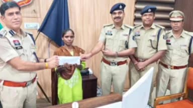 मोहला: मोहला-मानपुर-अंबागढ़ चौकी में आत्मसमर्पण के बाद महिला नक्सली को पुनर्वास नीति के तहत मिली ₹50,000
