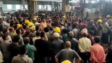 मुगलसराय: डीडीयू मंडल में क्रेन हादसे में रेलकर्मी की मौत, कर्मचारियों ने किया हंगामा; रेलवे ने परिजनों को सहायता का दिया भरोसा