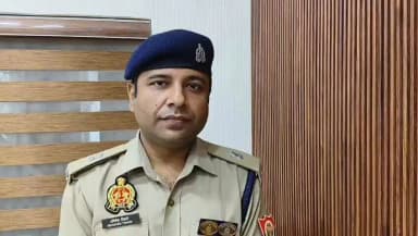 थाना घिरोर क्षेत्रांतर्गत हुई फायरिंग की घटना का मुआयना/ घटना स्थल निरीक्षण एवं 02 व्यक्तियों की पहचान कर अभियोग पंजीकृत की कार्यवाही करते हुए अग्रिम विधिक कार्यवाही करने के संबंध में अपर पुलिस अधीक्षक ग्रामीण मैनपुरी द्वारा दी गई बाइट। https://t.co/0yQ59ViTcG