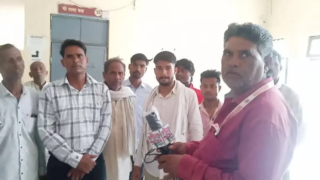 तहसील किरावली मे दाउदपुरसाबरा गाव मे बरा नाली का पानी की गाव वालो ने शिकयात