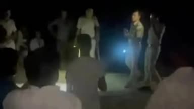 रेवदर: रेवदर की करोटी नदी में अवैध बजरी खनन का ग्रामीणों ने किया विरोध, 2 डंपर और 1 पोकलेन मशीन जब्त
