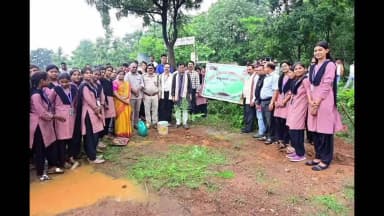 ଲଖନପୁର: ସବୁଜ ଝାରସୁଗୁଡ଼ା ଗଢ଼ିବାକୁ ବୃକ୍ଷରୋପଣ ଅଭିଯାନ, ସାମିଲ ହେଲେ ବିଧାୟକ ଟଙ୍କଧର ତ୍ରିପାଠୀ
