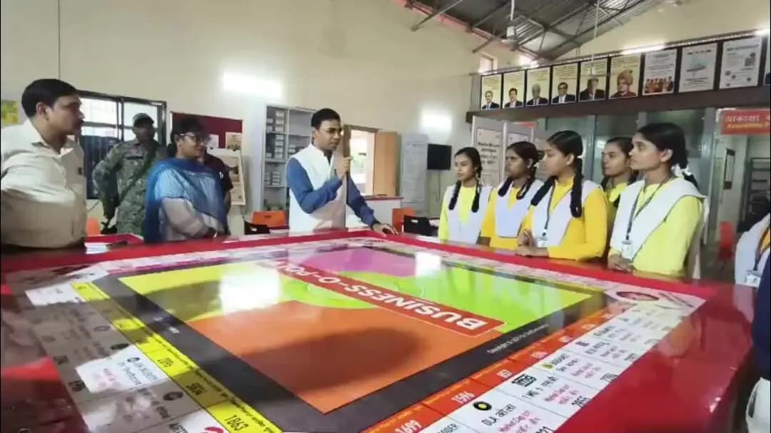 भाटापारा: कलेक्टर ने जिला अर्थशाला का किया निरीक्षण,किसानों और समूह की महिलाओं को प्रशिक्षण देने के निर्देश