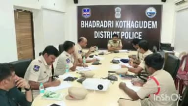 భద్రాచలం: రాబోయే గోదావరి పుష్కరాల నేపథ్యంలో పోలీస్ అధికారులతో జిల్లా ఎస్పీ రోహిత్ రాజు సమీక్షా సమావేశం