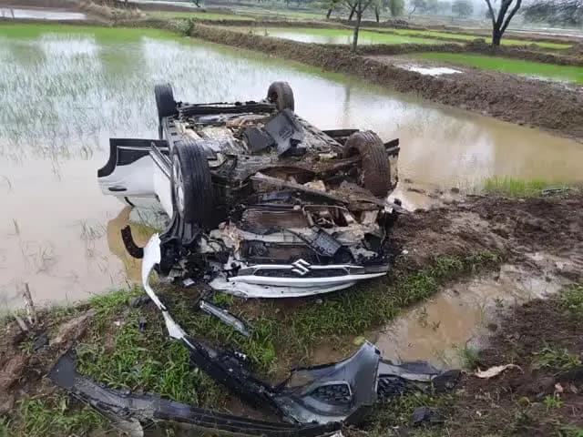 गिरौदपुरी मुख्य मार्ग पर बड़ा सड़क हादसा हुआ। एक तेज़ रफ्तार कार अनियंत्रित होकर सड़क किनारे खेत में जा गिरी 4 लोग घायल,