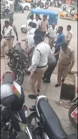 నిజామాబాద్ సౌత్: నగరంలో వాహనాల తనిఖీల్లో అనుమానితుడిని అదుపులోకి తీసుకున్న పోలీసులు
