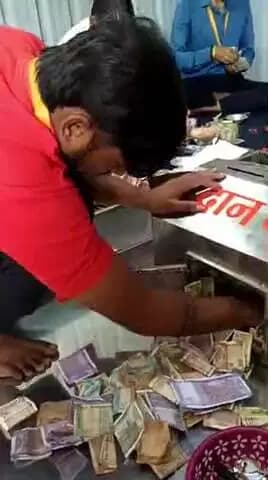ममलेश्वर मंदिर के दान पेटी से निकली राशि7,71,865 रुपए की राशि गिनती करने पर