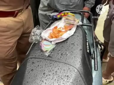 प्रतापगढ़: खीरी वीर घाट पर सई नदी में डूबे तीन किशोर की स्कूटी की डिग्गी में मिले 50 ग्राम पीली धातु के आभूषण