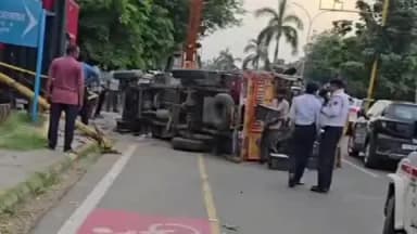 पंचकूला: पंचकूला के सेक्टर 6 चौक पर पिकअप गाड़ी अनियंत्रित होकर पलटी, चालक बाल-बाल बचा