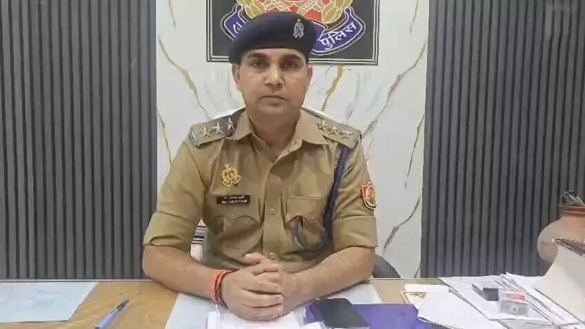 दिनांक 18.07.2026 को थाना बभनी क्षेत्रान्तर्गत सर्राफा व्यापारी से हुई लूट की घटना के सम्बन्ध में क्षेत्राधिकारी दुद्धी श्री विनय प्रभाकर साहनी द्वारा दी गई बाइट-
@Uppolice
@adgzonevaranasi
@digmirzapur
@dgpup https://t.co/F5qv0XdYfM