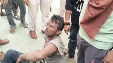 मोहनिया: पटना मोड़ के समीप युवक की हाथ बांधकर पिटाई, गंभीर घायल; गिरफ्तारी की मांग को लेकर लोगों ने सड़क जाम की