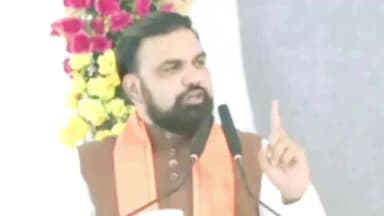 बरौनी: बरौनी आईओसीएल स्टेडियम में बिहार के मुख्यमंत्री ने विभिन्न विकास योजनाओं का शिलान्यास व उद्घाटन किया