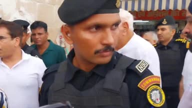 सरिता विहार: पूर्व मुख्यमंत्री फारूक अब्दुल्ला सफदरजंग अस्पताल पहुंचे सोनम वांगचुक से मुलाकात करने