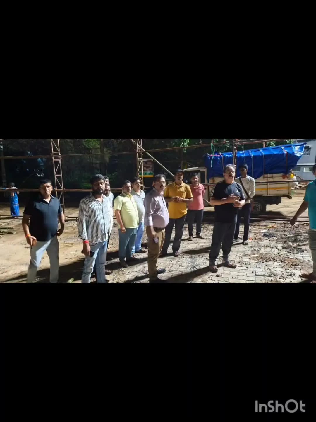 बाबा बासुकीनाथ मंदिर का जायजा लिए एसडीओ कौशल कुमार।