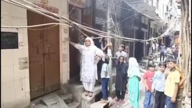 प्रीत विहार: गांधी नगर में तीसरी मंजिल से कूदे दंपति, पति की मौत; पत्नी गंभीर