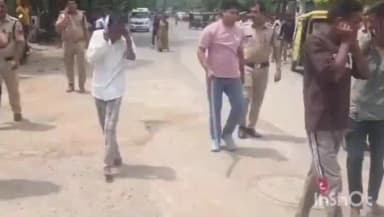 कोठी महल: मांचमन कॉलोनी में ठेकेदार से रंगदारी मांगने वाले 4 आरोपी गिरफ्तार, पुलिस ने निकाला जुलूस