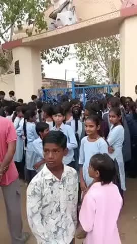 तारानगर: बुचावास में अध्यापक स्थानान्तरण विवाद गर्माया, तनावपूर्ण माहौल में ताला लगाने पर दूसरे पक्ष ने तोड़ा