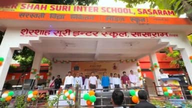 रोहतास में शिक्षा के नए युग की शुरुआत!
माननीय मुख्यमंत्री श्री सम्राट चौधरी ने राज्य के 551 सरस्वती विद्या निकेतन (आदर्श विद्यालय) का लोकार्पण किया। सासाराम में सदर प्रखंड स्थित शेरशाह सूरी इंटर स्कूल में आयोजित कार्यक्रम में जिला पदाधिकारी, रोहतास श्री दीपक कुमार मिश्र ने सहभागिता की।
रोहतास जिले में सभी 19 प्रखंडों में एक-एक विद्यालयों को आदर्श विद्यालय के रूप में विकसित कर आधुनिक एवं गुणवत्तापूर्ण शिक्षा की दिेशा में महत्वपूर्ण कदम उठाया गया।
#Rohtas #Bihar #AdarshVidyalaya #Education
Information & Public Relations Department, Government of Bihar
Bihar Education Department