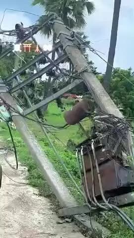 bhorhan gao me tractor ke takker se bijali ki poll gira #@##@@ today