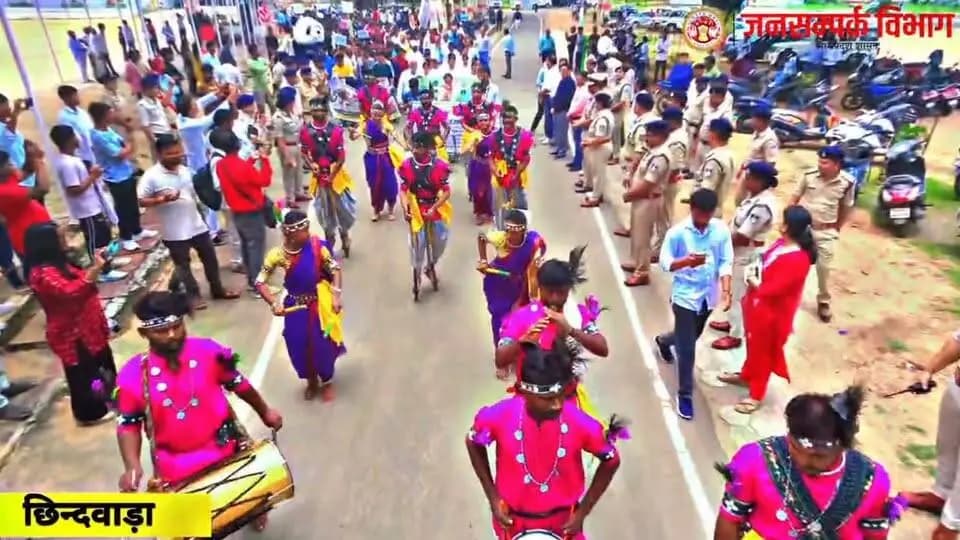 "नशे से दूरी है ज़रूरी 2.0" अभियान के अंतर्गत पुलिस ग्राउण्ड छिंदवाड़ा में व्यापक जनजागरूकता कार्यक्रम आयोजित किया गया
#NasheSeDooriHaiZaroori2.0
#NashaMuktBharat
#नशा_मुक्त_मध्यप्रदेश #NashaMuktChhindwara
#procwa #छिन्दवाड़ा
#JansamparkMP
CM Madhya Pradesh
Home Department of Madhya Pradesh
Social Justice and Disabled Welfare Department ,Madhya Pradesh
Jansampark Madhya Pradesh