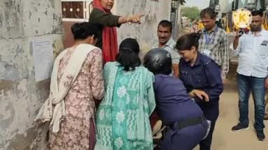 डीडवाना: हिस्ट्रीशीटर के मकान पर प्रशासन ने की अतिक्रमण हटाने की कार्रवाई, मां की तबियत बिगड़ी, पिता दिव्यांग हैं