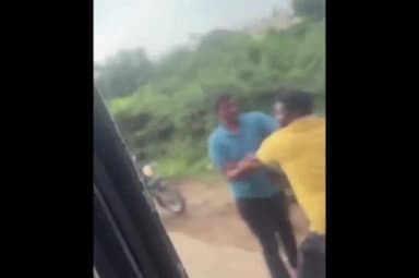 మచిలీపట్నం దక్షిణం: రొయ్యూరులో ఆర్టీసీ డ్రైవర్, కండక్టర్పై యువకుడి దాడి...