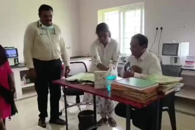 మచిలీపట్నం దక్షిణం: పెడన PHC సిబ్బందిపై ఆగ్రహం వ్యక్తం చేసిన DIO