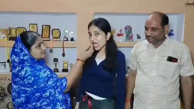 चरखारी: चरखारी में किसान की बेटी सौम्या ने सेल्फ स्टडी से नीट में पाई सफलता, परिवार और इलाके में खुशी की लहर