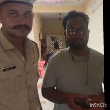 बांसवाड़ा: तलवाड़ा कस्बे में रास्ते में पैसे से भरा पर्स मिलने पर युवक ने पुलिस को सौंपा, ईमानदारी का परिचय देते हुए मालिक को लौटाया