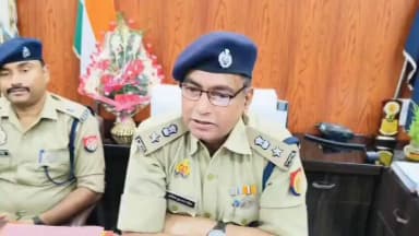 वादी के भाईयों पर जान से मारने की नीयत से चाकू मारकर घायल करने के अभियोग में वांछित अभियुक्त को घटना में प्रयुक्त चाकू के साथ थाना बिलासपुर पुलिस द्वारा गिरफ्तार करने के सम्बन्ध में #एसपीˍरामपुर द्वारा दी गई बाइट।
#UPPolice
#RampurPolice https://t.co/iBtypPhLlX