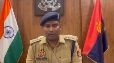 #amethipolice थाना गौरीगंज पुलिस द्वारा #ऑपरेशन_चक्रव्यूह अभियान के तहत पुलिस मुठभेड़ में चोरी की योजना बना रहे 01 शातिर हिस्ट्रीशीटर अभियुक्त सहित कुल 04 अभियुक्तों गिरफ्तारी व उनके कब्जे से बरामदगी के संबन्ध में #CO_गौरीगंज श्री अखिलेश वर्मा द्वारा दी गयी बाइट।
@Uppolice https://t.co/J0TpWq8UiG