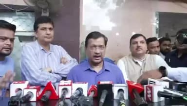 सीलमपुर: CJP संसद मार्च के घायलों से अस्पताल में मिले अरविंद केजरीवाल