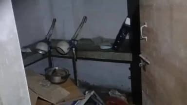 बेतिया: GMCH के करीब 100 मीटर पीछे डॉक्टर के निजी क्लीनिक में मिली महिला की लाश, गला घोंटकर हत्या का आरोप