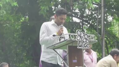 কলকাতা: একুশে জুলাইয়ে নজিরবিহীন রাজনৈতিক বার্তা, ঋতব্রত শিবিরকে সরাসরি খোঁচা অভিষেকের