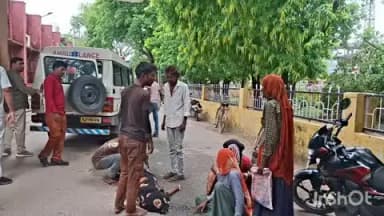 धौलपुर: नॉर्मल डिलीवरी के कुछ घंटे बाद महिला की मौत, परिजन शव लेकर कलेक्ट्रेट पहुंचे; डॉक्टरों पर लापरवाही का आरोप, मचा हंगामा