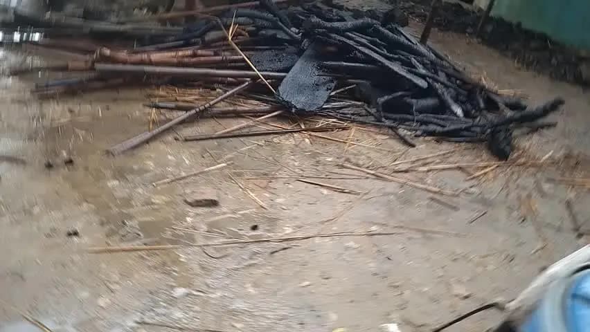 child Kaushambi ward number 10 mein bijali ke Karan lagi Aag Ghar jal Gaya