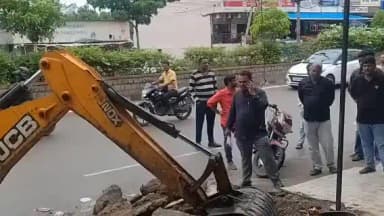 సంగారెడ్డి: సంగారెడ్డిలో ఫుట్ పాత్ అక్రమణాల తొలగింపు