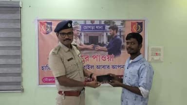 চোপড়া: হারিয়ে গিয়েছিল প্রিয় ফোন, ফিরিয়ে দিল চোপড়া পুলিশ! ১৪ জনের মুখে ফিরল হাসি"