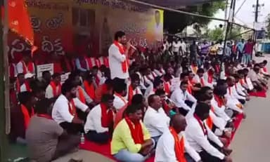 మేడ్చల్: చిన్న చెర్లపల్లిలో హిందూ స్మశాన వాటిక పరిరక్షణ కోసం ధర్నా