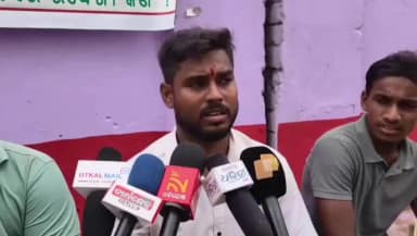ଖଲ୍ଲିକୋଟ୍: ଷ୍ଟ୍ରିଟ ଲାଇଟ ସ୍ଥାପନ କରିବା ଦାବିରେ ପୁରୁଷୋତ୍ତମପୁର ଏନଏସି କାର୍ଯ୍ଯାଳୟ ସମ୍ମୁଖରେ ଧାରଣା ଦେଇ ପ୍ରତିକ୍ରିୟା ରଖିଲେ ଭିନ୍ନକ୍ଷମ ଯୁବକ