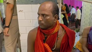 ବାରିପଦା ସଦର: ଦ୍ୱିତୀୟ ଶ୍ରୀକ୍ଷେତ୍ର ବାରିପଦାର ଆଡ଼ପ ମଣ୍ଡପରେ ରାମ ପର୍ଶୁରାମ ବେଶରେ ଦର୍ଶନ ଦେଲେ ତିନି ଦିଅଁ; ମତଦେଲେ ସେବାୟତ କାମେଶ୍ୱର ତ୍ରିପାଠୀ