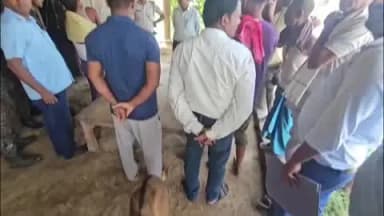 खड़गपुर: प्रशासन ने मध्य विद्यालय भदौरा की अतिक्रमित 3 डिसमिल जमीन को ध्वस्त कर कराया मुक्त