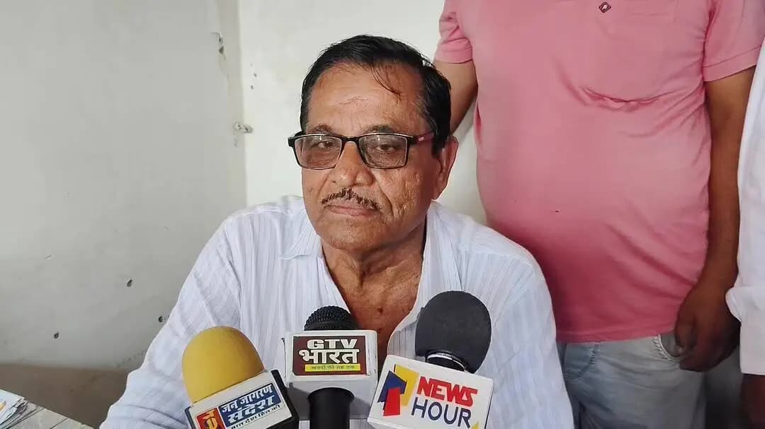 बेवर/मैनपुरी –कांग्रेस का विरोध प्रदर्शन, प्रदेश महासचिव प्रकाश प्रधान के नेतृत्व में सरकार के खिलाफ की नारेबाजी
