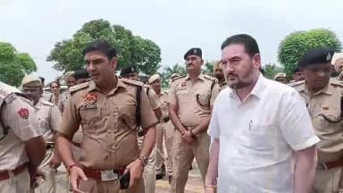 टोहाना: टोहाना में किसानों का बराला फार्महाउस पर अमेरिका ट्रेड डील रद्द करने का प्रदर्शन