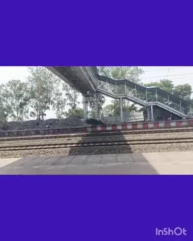 चितरंगी: सरई रेलवे स्टेशन पर कोयले की धूल का गुब्बारा यात्रियों की सांसों पर संकट
#janshmshya
