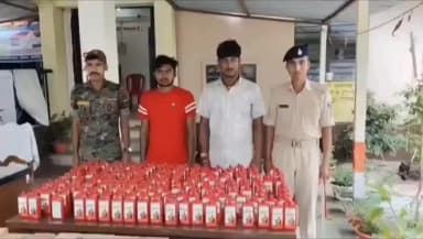 जोकीहाट: जोकीहाट में मालवाहक वाहन के तहखाने से 295.92 लीटर शराब बरामद