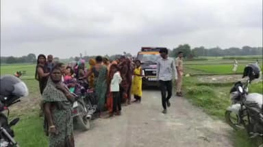 जखनिया: आराजी कुकड़ा गांव में पेड़ पर लटके मिले युवक-युवती के शव, प्रेम प्रसंग की चर्चा से गांव में सनसनी, पुलिस जांच में जुटी