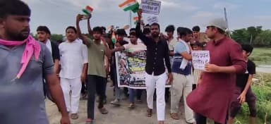 रहीमपुर खाब्दह में युवाओं ने लोकतंत्र बचाने की आवाज बुलंद की, धर्मेंद्र प्रधान के इस्तीफे की माँग। #babulinayat