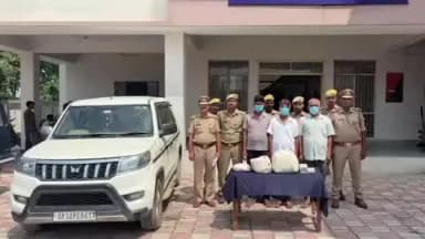 इकौना: परशुरामपुर मोड़ से तीन गांजा तस्करों को गिरफ्तार किया गया, 5 किलो 750 ग्राम गांजा, 107 चिलम, अन्य उपकरण व वाहन बरामद